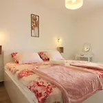 Sunshine With Private Hydromassage Pool Near The Villa