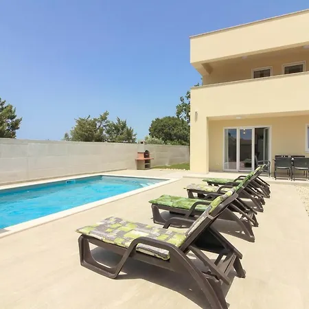 Sunshine With Private Hydromassage Pool Near The Peroj