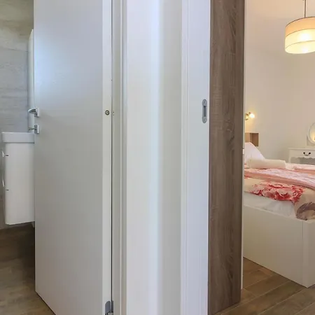 Sunshine With Private Hydromassage Pool Near The
