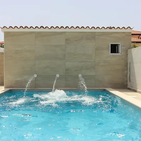 Sunshine With Private Hydromassage Pool Near The * Peroj