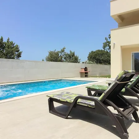 Sunshine With Private Hydromassage Pool Near The