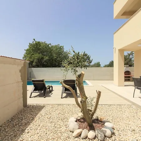 Sunshine With Private Hydromassage Pool Near The
