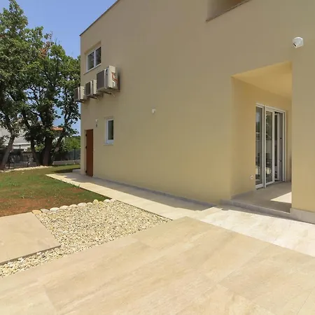 Villa Sunshine With Private Hydromassage Pool Near The Peroj