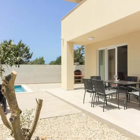 Sunshine With Private Hydromassage Pool Near The Villa *