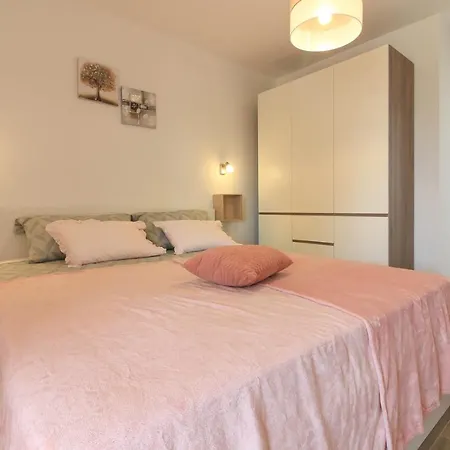 Villa Sunshine With Private Hydromassage Pool Near The