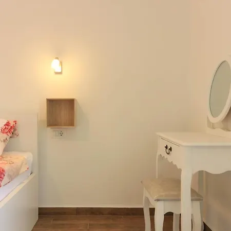 Sunshine With Private Hydromassage Pool Near The