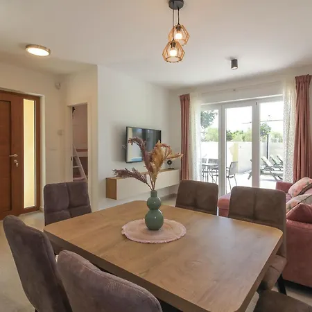 Villa Sunshine With Private Hydromassage Pool Near The