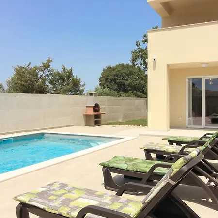 Sunshine With Private Hydromassage Pool Near The Villa