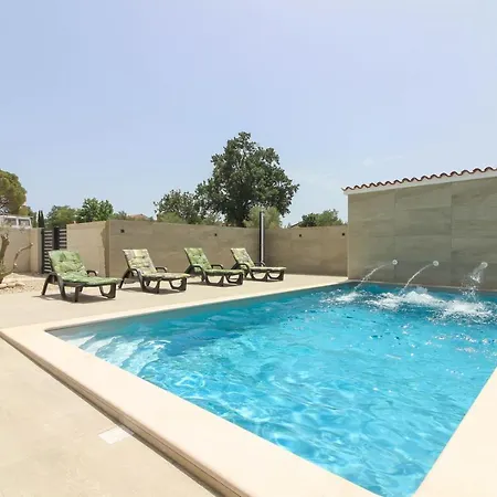 Villa Sunshine With Private Hydromassage Pool Near The Peroj